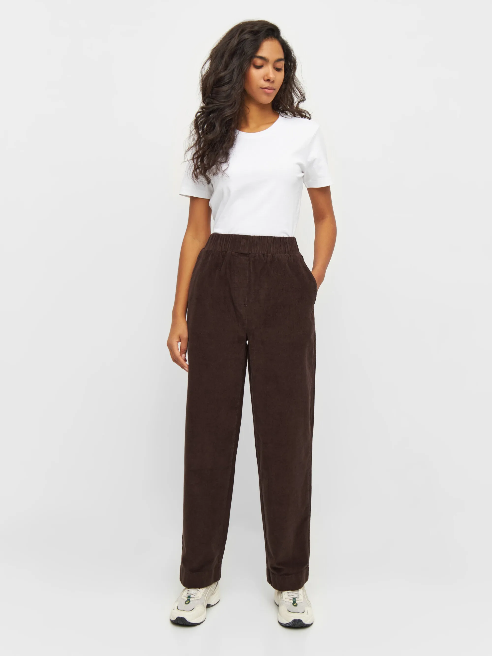 CHLOE barrel high-rise babycord elastic waistband pants - Chocolate Plum