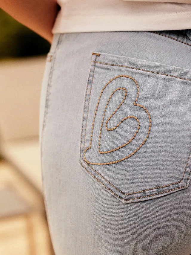 CROPPED JEAN WITH TAB DETAIL